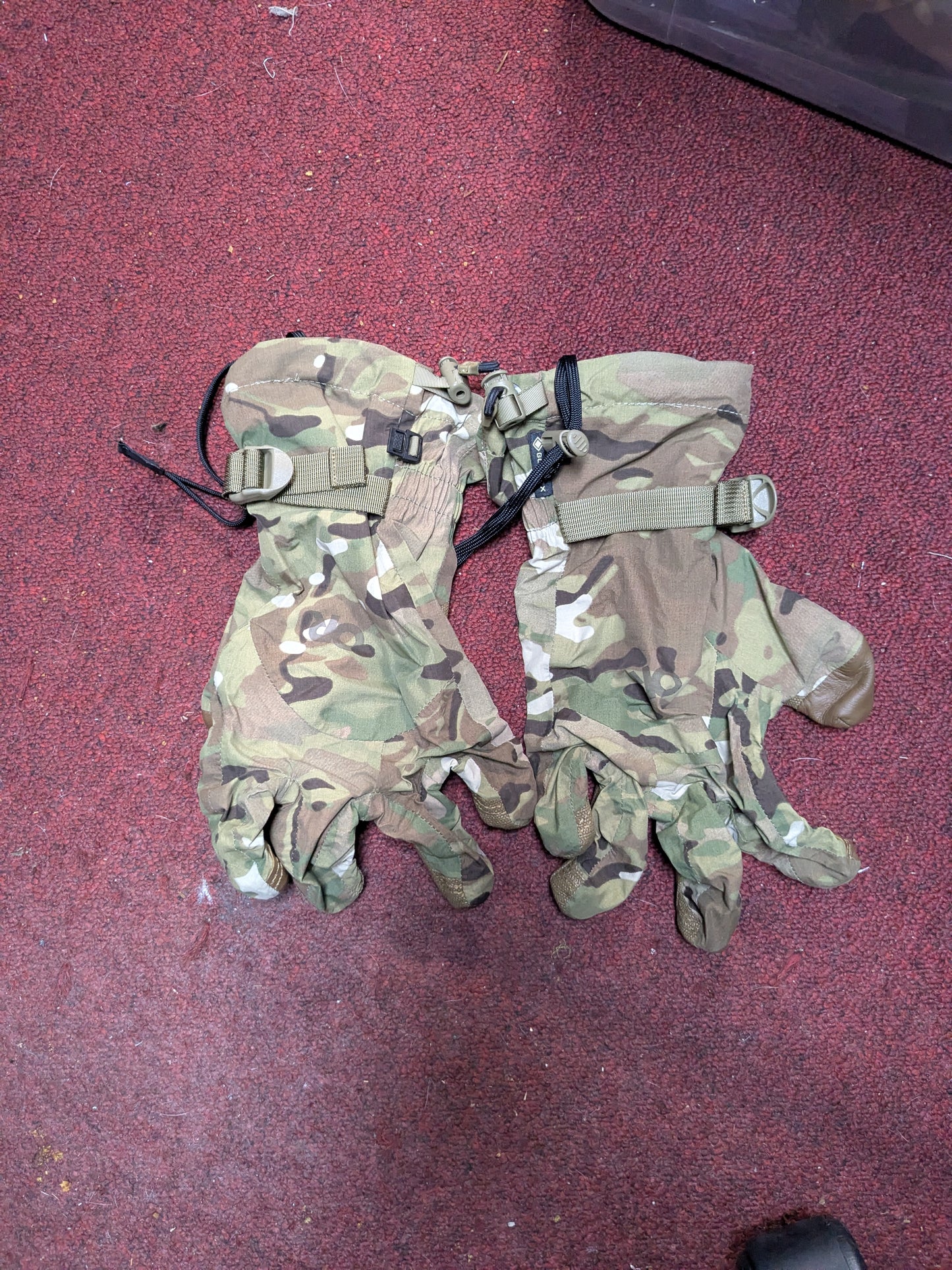 NOS Outdoor Research MGS Shell Gloves Medium Multicam OCP/Coyote (AB13-25Dec31)