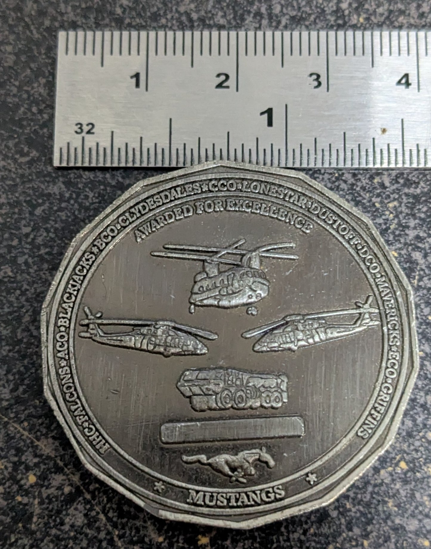 Challenge Coin 2nd Battalion 4th Aviation Regiment Iron Horse Soldiers Mustangs Coin (26Jun31)
