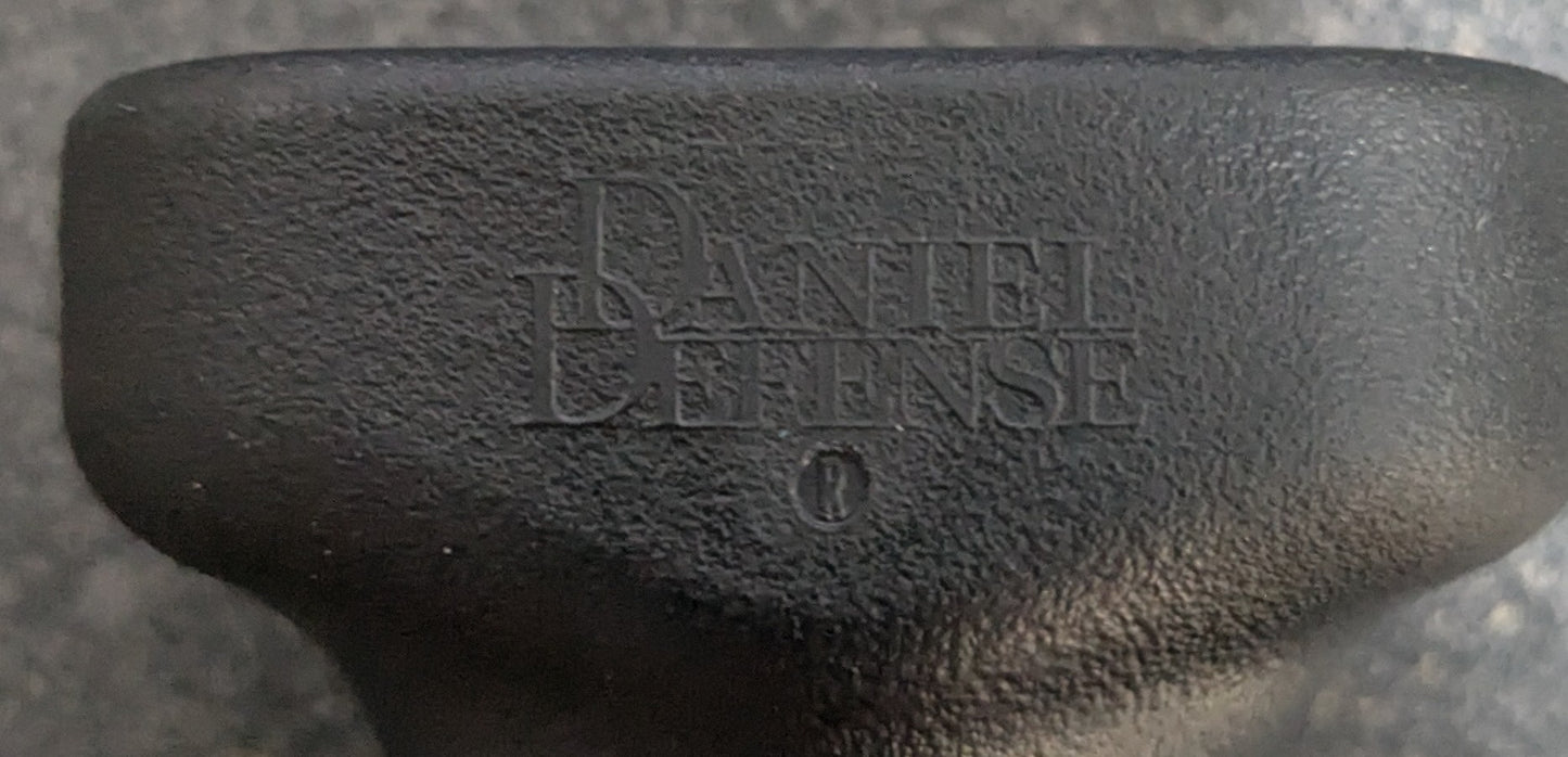 Daniel Defense Vertical Picatinny Foregrip, Black (AA05-26May16)