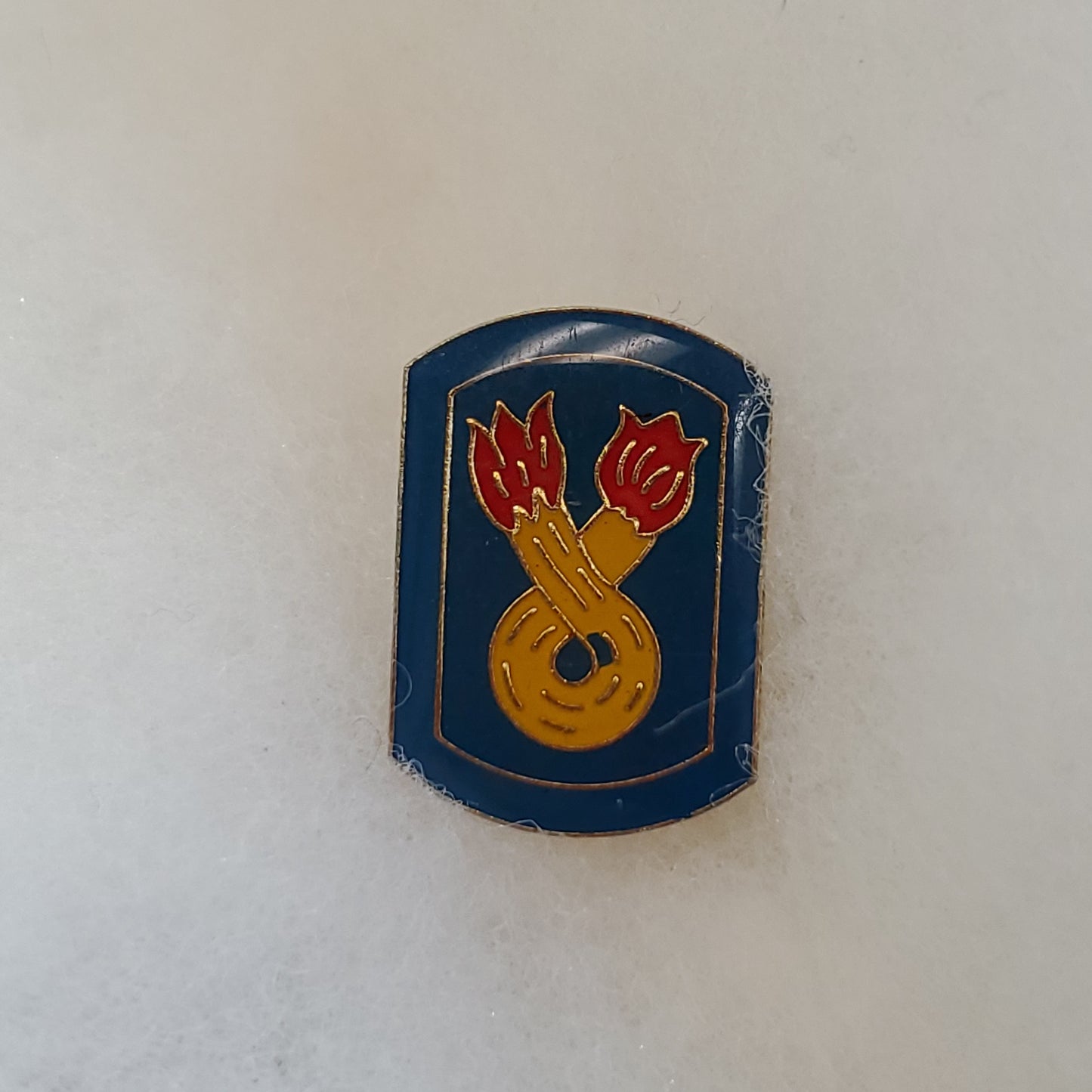 US Army 196th Infantry Brigade Color Patch Hat Pin(j13v)