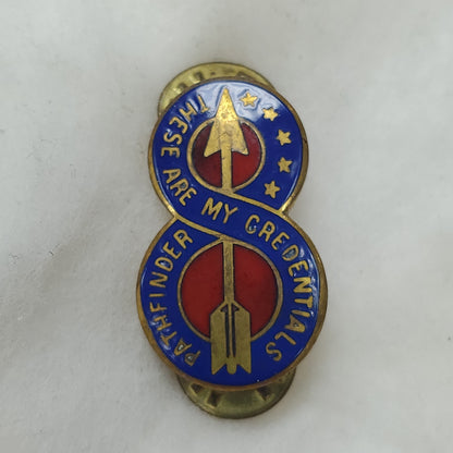 8th Infantry Division Pin (Y6)