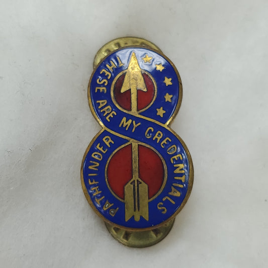 8th Infantry Division Pin (Y6)