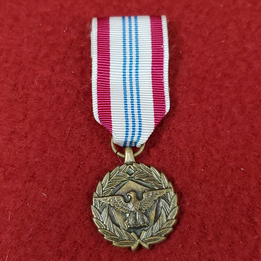 Vintage US Military Defense Meritorious Service Mini Medal Army (da24)