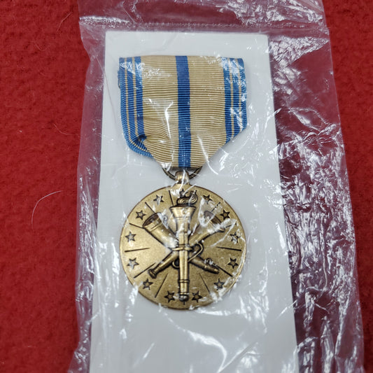 Vintage US Military Army Armed Forces Reserve Medal Army (da40)