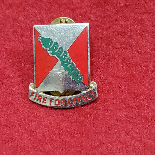 VINTAGE US 51st Air Defense Artillery "FIRE FOR EFFECT" Pin Crest DUI Unit (01o62)