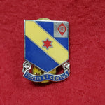 VINTAGE US 52nd Infantry Regiment "FORTIS ET CERTUS" Pin Crest DUI Unit (01o69)