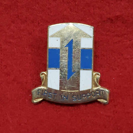 VINTAGE US 21st Support Command "FIRST IN SUPPORT" Pin Crest DUI Unit (01o71)