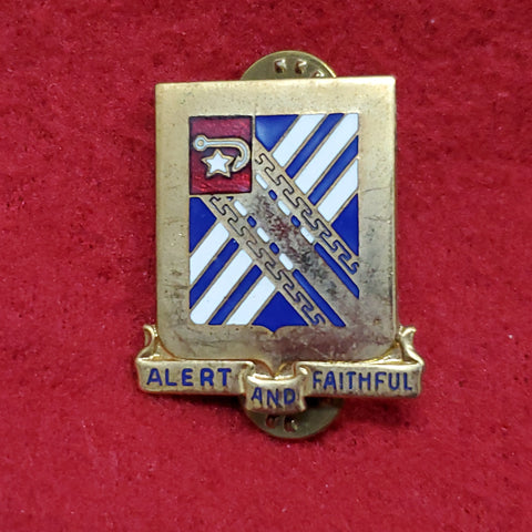 VINTAGE US 544th Airborne Field Artillery Battalion "ALERT AND FAITHFUL" Pin Crest DUI Unit (01o72)