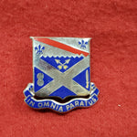VINTAGE US 18th Infantry Regiment "IN OMNIA PARATUS" Pin Crest DUI Unit (01o89)