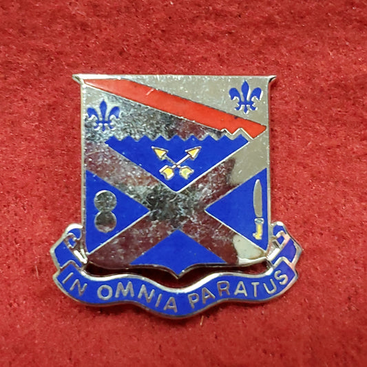 VINTAGE US 18th Infantry Regiment "IN OMNIA PARATUS" Pin Crest DUI Unit (01o90)
