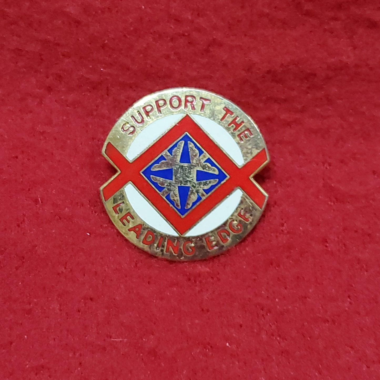 VINTAGE US 32nd Support Command "SUPPORT THE LEADING EDGE" Pin Crest DUI Unit (01o92)