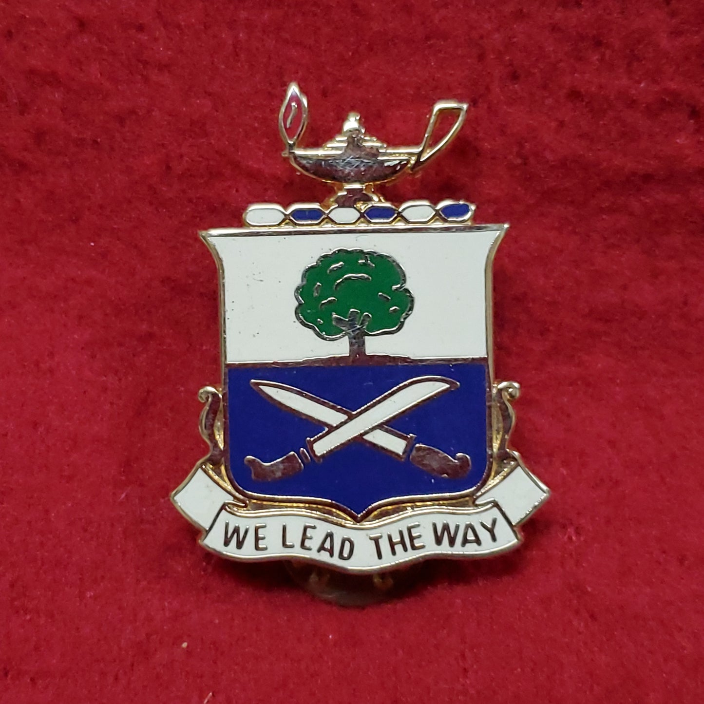 VINTAGE US 29th Infantry Regiment "WE LEAD THE WAY" Pin Crest DUI Unit (01o99)