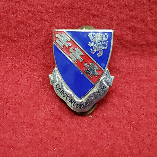 VINTAGE US 147th Armor Regiment "CARGONEEK GUYOXIM" Pin Crest DUI Unit (01o100)