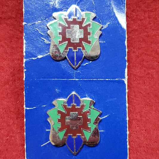 VINTAGE US 332nd Medical Brigade Division Pin Crest DUI Unit (01o107)
