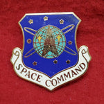 VINTAGE US Air Force "SPACE COMMAND' Pin Crest DUI Unit (01o108)