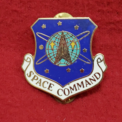 VINTAGE US Air Force "SPACE COMMAND' Pin Crest DUI Unit (01o109)