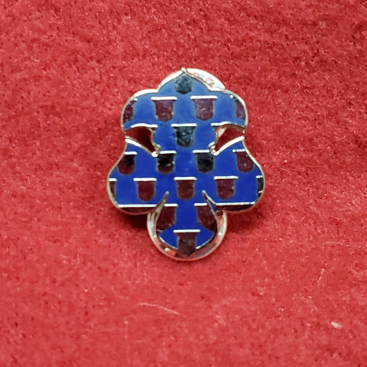 VINTAGE US 1st Infantry Division 1st Brigade Pin Crest DUI Unit (01o118)