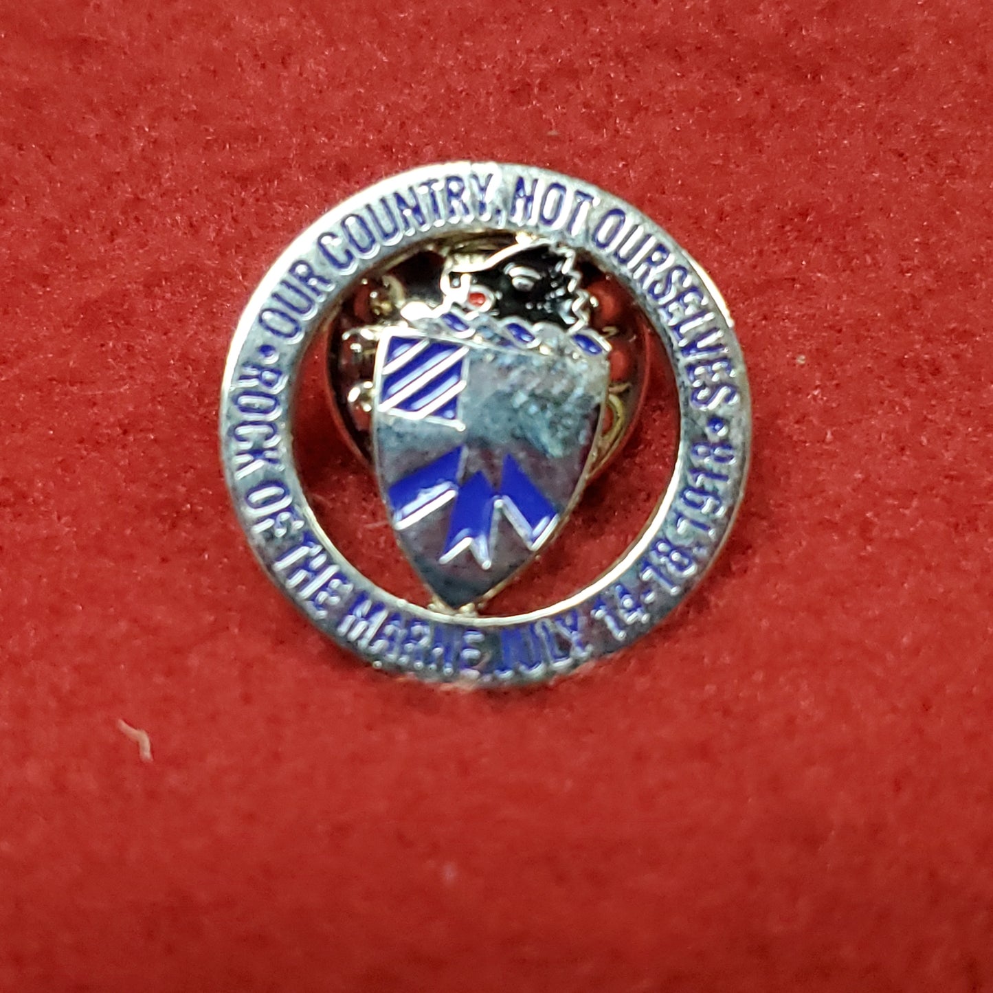 VINTAGE US 30th Infantry Regiment "ROCK OF THE MARNE OUR COUNTRY NOT OURSELVES JULY 14 18, 1918" Pin Crest DUI Unit (01o132)