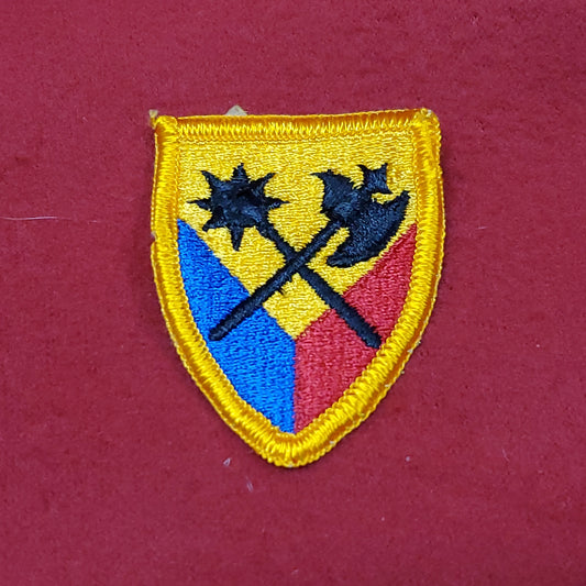 VINTAGE 1981 US Army 194th Armored Brigade Sew-On Patch Insignia Eveready Embroidery Merrowed (02o152)