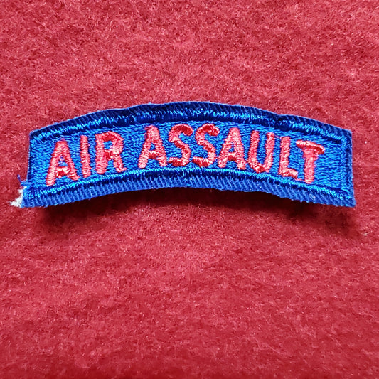 VINTAGE US Army 11TH AIRBORNE DIVISION TAB Lapel Bar Pin Crest DUI (02o22)