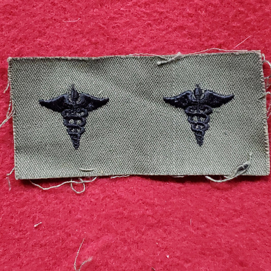 VINTAGE PAIR US Army MEDIC PATCH Sew On Vietnam OD Olive Drab Era BDU Woodland (03o14)