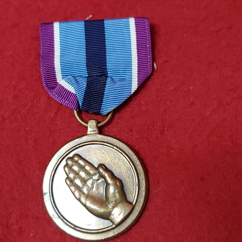 VINTAGE LI GI US Armed Forces HUMANITARIAN SERVICE Full Size Medal Heroic Meritorious (06o77)