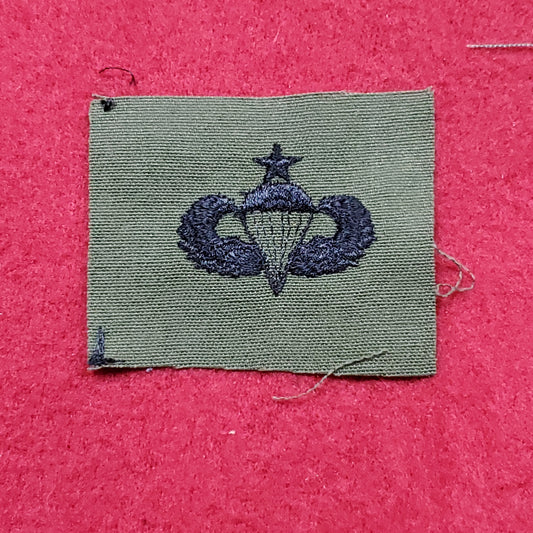 US Army SENIOR PARACHUTIST JUMP WINGS Badge Sew On Subdued OD Black (bu05-jmp2)