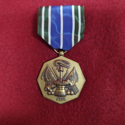 VINTAGE US Army MILITARY ACHIEVEMENT AWARD Full Size Medal (06o111)