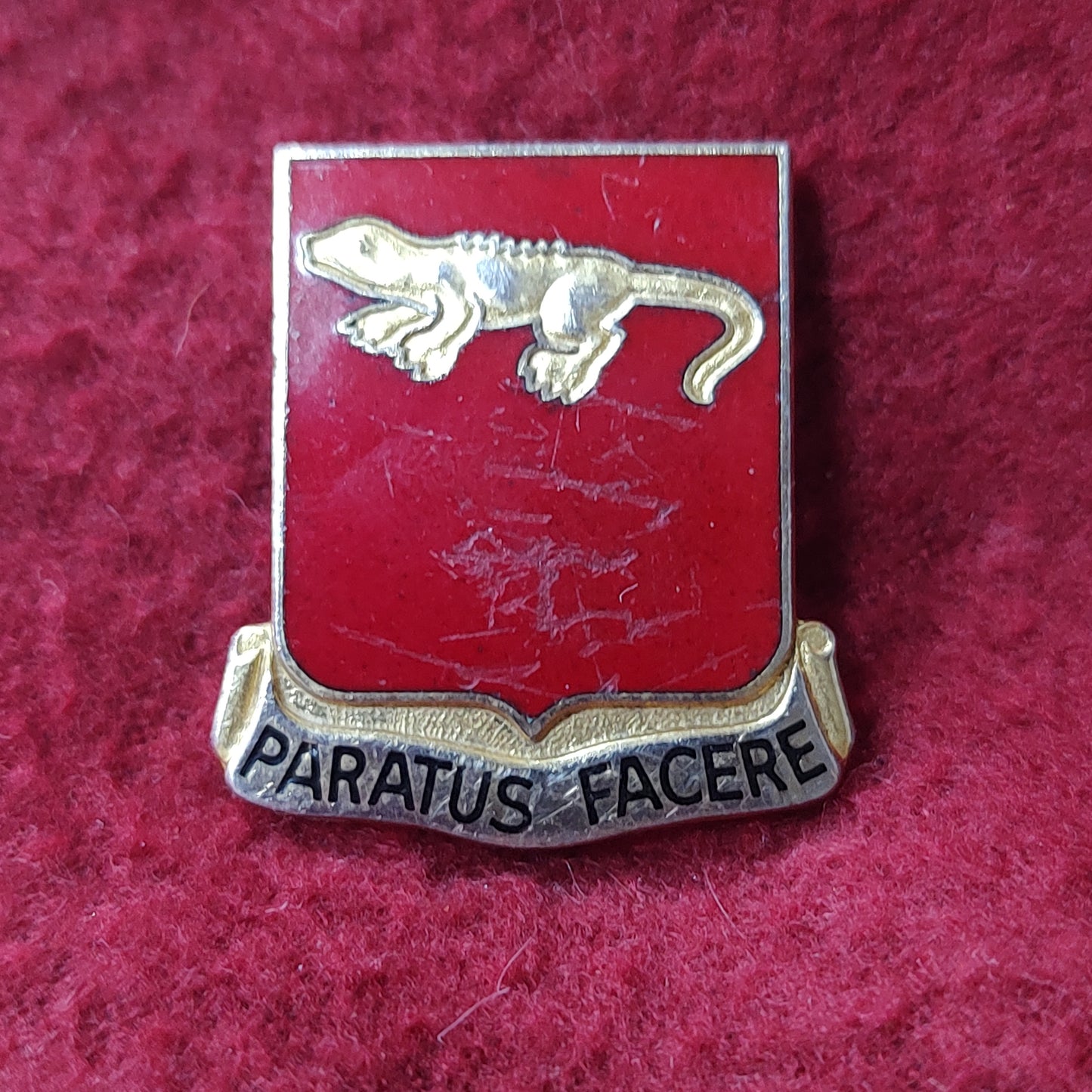 VINTAGE US Army 75th FIELD ARTILLERY Unit Crest Pin (06o197)