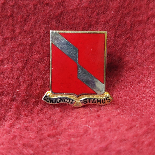 VINTAGE US Army 27th FIELD ARTILLERY Unit Crest Pin (11o8)