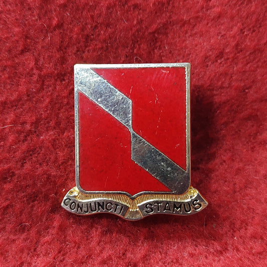 VINTAGE US Army 27th FIELD ARTILLERY Unit Crest Pin (11o9)