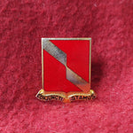 VINTAGE US Army 27th FIELD ARTILLERY Unit Crest Pin (11o11)