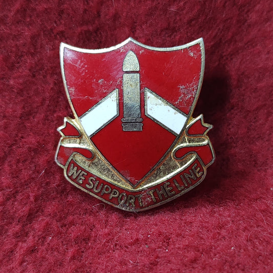 VINTAGE US Army 28th FIELD ARTILLERY Unit Crest Pin (11o15)