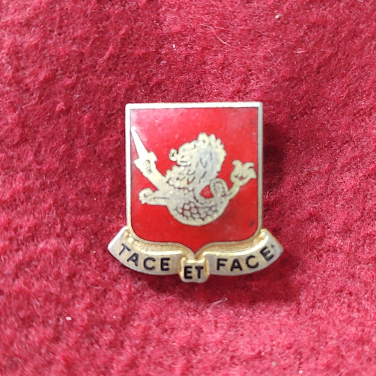 VINTAGE US Army 25th FIELD ARTILLERY Unit Crest Pin (11o19)