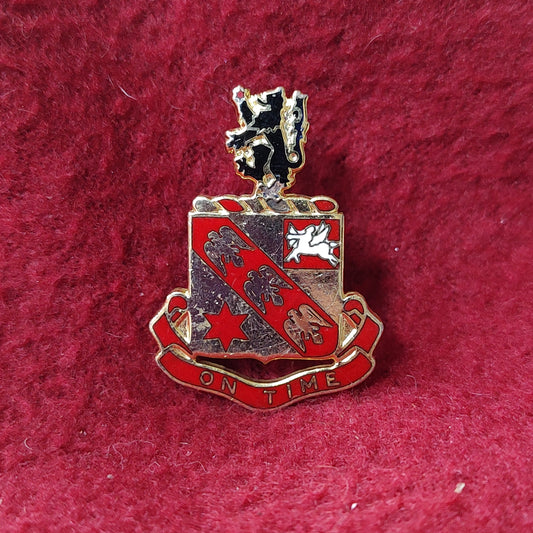 VINTAGE US Army 11th FIELD ARTILLERY Unit Crest Pin (11o51)
