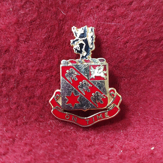 VINTAGE US Army 11th FIELD ARTILLERY Unit Crest Pin (11o52)