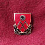 VINTAGE US Army 53rd FIELD ARTILLERY Unit Crest Pin (11o55)