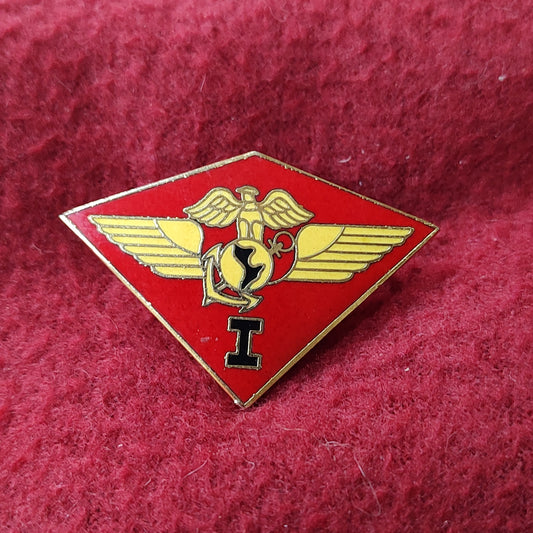 VINTAGE US Marine Corps 1st MARINE AIRCRAFT WING
Unit Crest Pin (11o64)