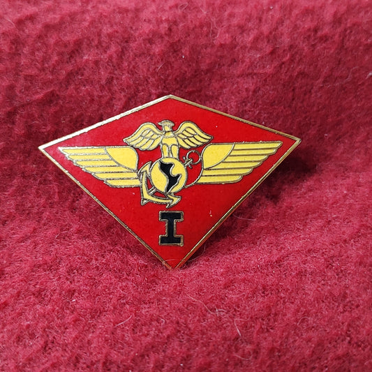 VINTAGE US Marine Corps 1st MARINE AIRCRAFT WING
Unit Crest Pin (11o65)
