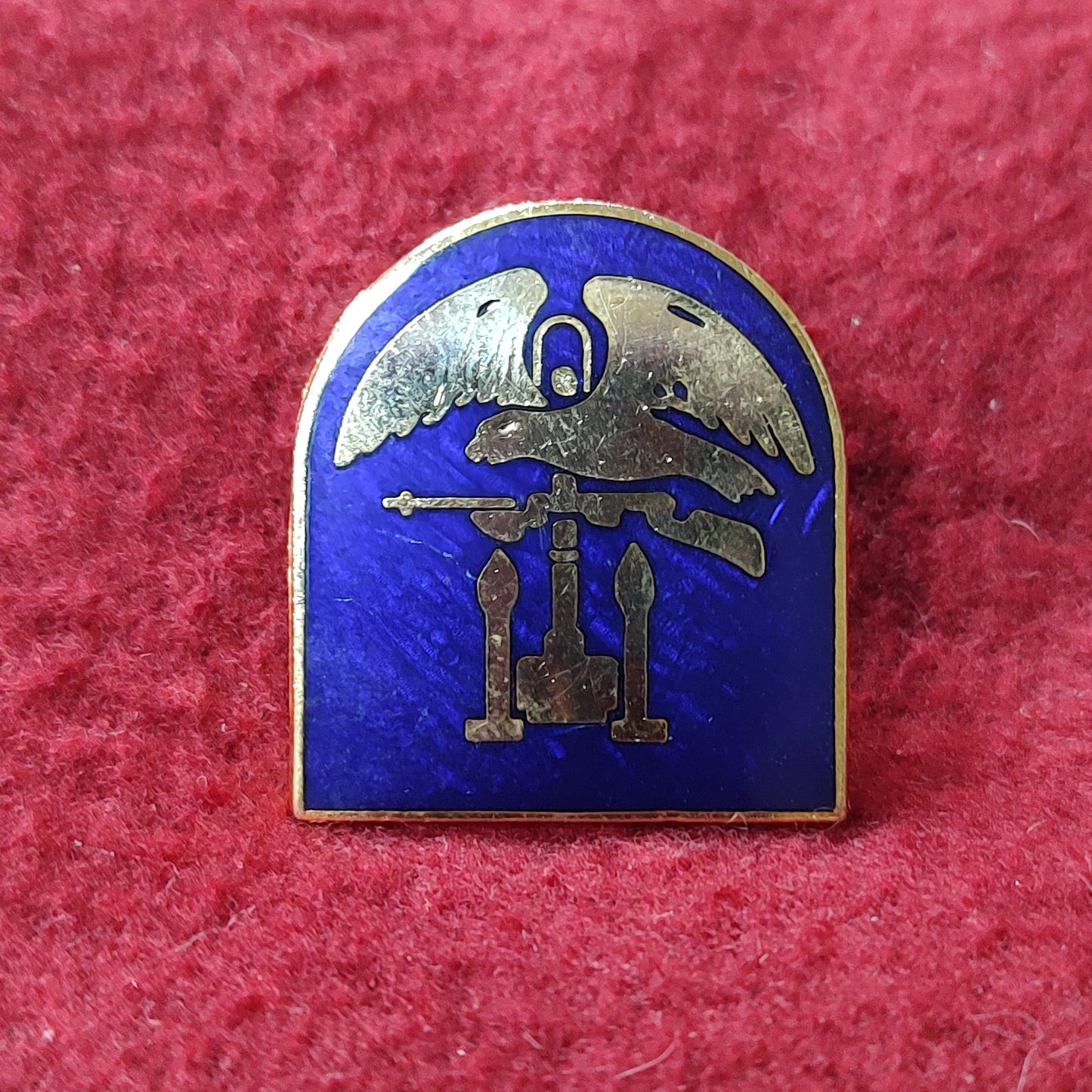 VINTAGE US Army AMPHIBIOUS FORCES
Unit Crest Pin (11o85)