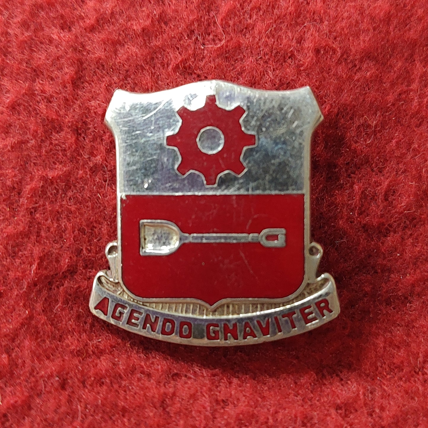 VINTAGE Army 577th ENGINEER BATTALION
Unit Crest Pin (11o95)