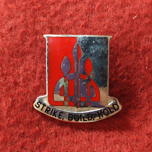 VINTAGE Army 983rd ENGINEER BATTALION
Unit Crest Pin (11o96)