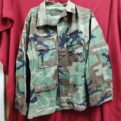 US Army MEDIUM SHORT Uniform Top BDU WOODLAND Pattern Good Condition (14o db4-28)