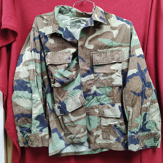 US Army MEDIUM SHORT Uniform Top BDU WOODLAND Pattern Good Condition (14o db4-35)