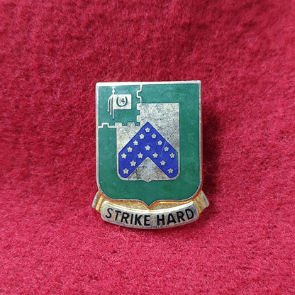 VINTAGE Army 16th CAVALRY REGIMENT
Unit Crest Pin (11o104)
