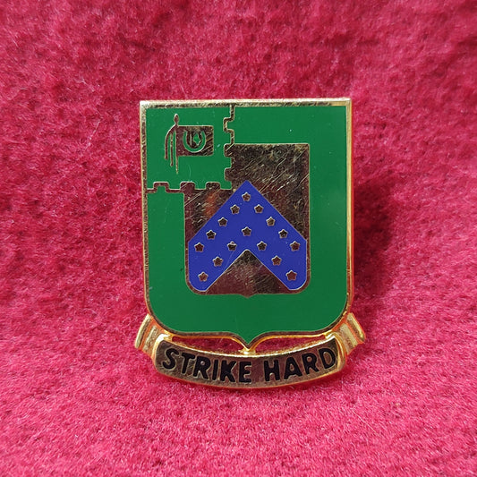 VINTAGE Army 16th CAVALRY REGIMENT
Unit Crest Pin (11o105)