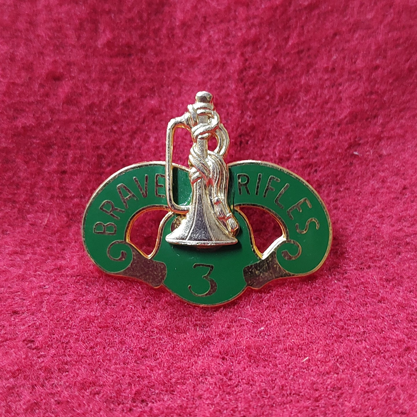 VINTAGE Army 3rd CAVALRY
Unit Crest Pin (11o119)