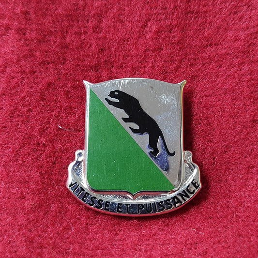 VINTAGE US Army 69th ARMOR REGIMENT
Unit Crest Pin (11o131)