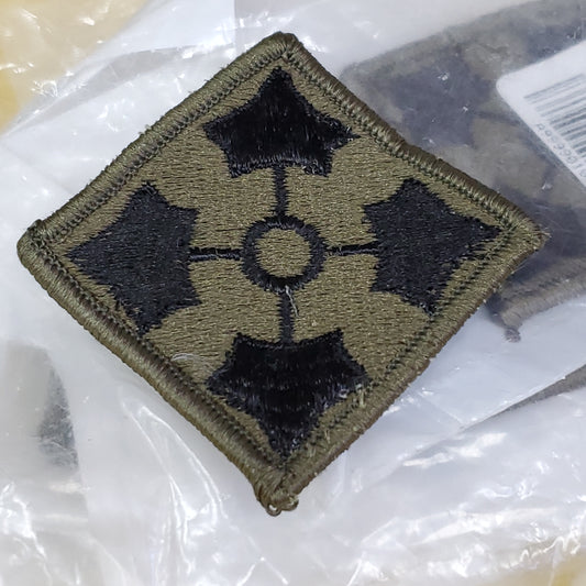 VINTAGE US Army 4TH INFANTRY DIVISION Patch Sew On Subdued OD Black (1odp4)