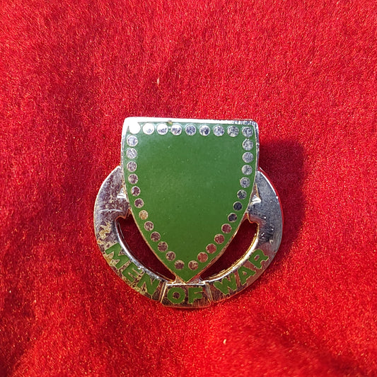 VINTAGE US Army 33rd ARMORED REGIMENT
Unit Crest Pin (02CR3)